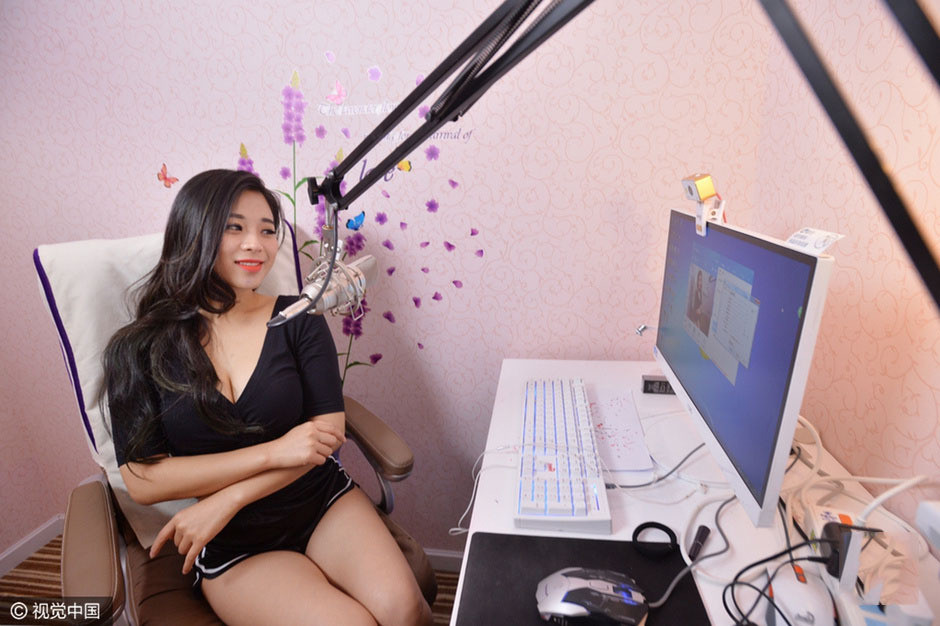 papi酱的小船说翻就翻 网红巨轮想上就上?号称