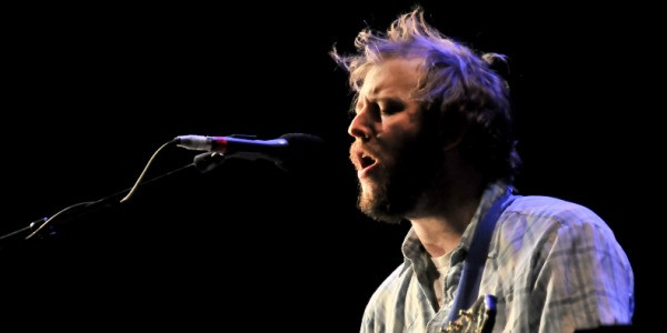 apple music 签订了合作协议,不过美国民谣乐团 bon iver 的唱作人