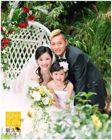 娱乐 >正文   1997年,事业如日中天的刘小慧与草蜢乐队的苏志威结婚