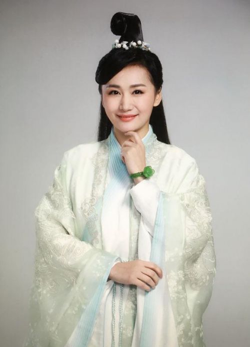 王婉娟饰演的小痴