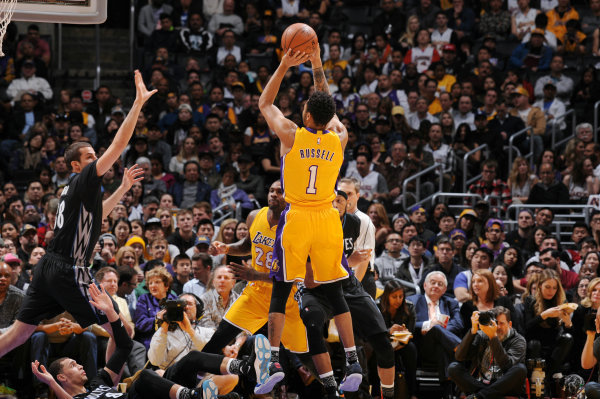 拉塞尔三分线外投射.